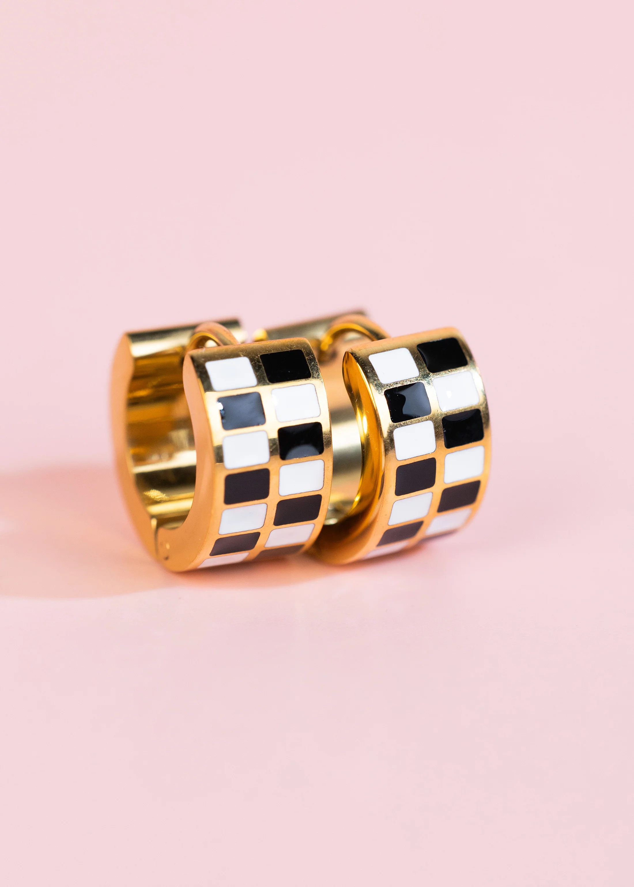 Chunky Checkered Huggies