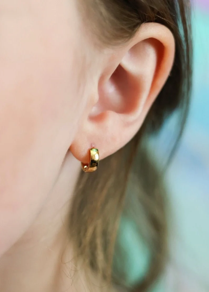 6mm Gold Huggies