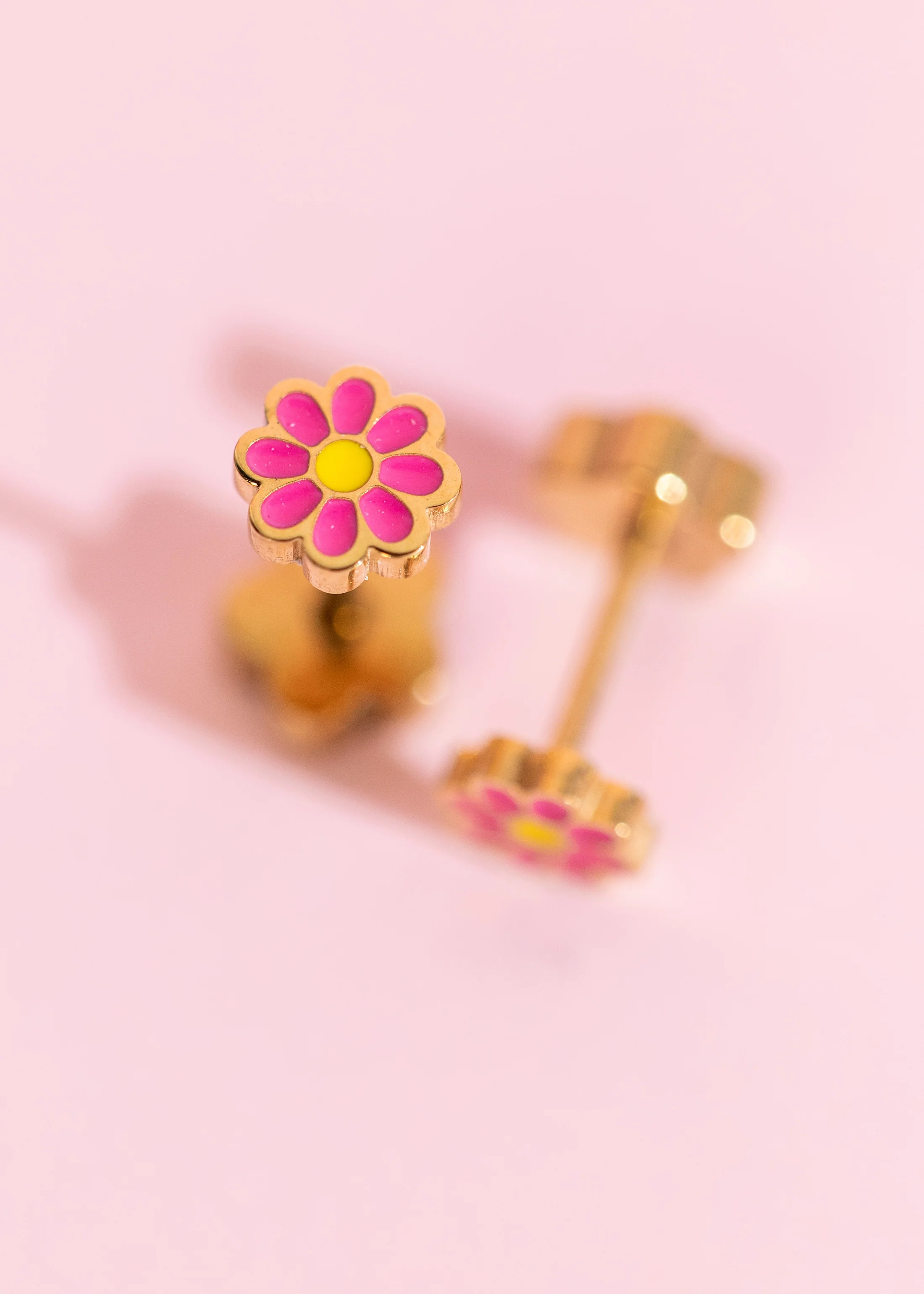 Tiny Hot Pink Daisy