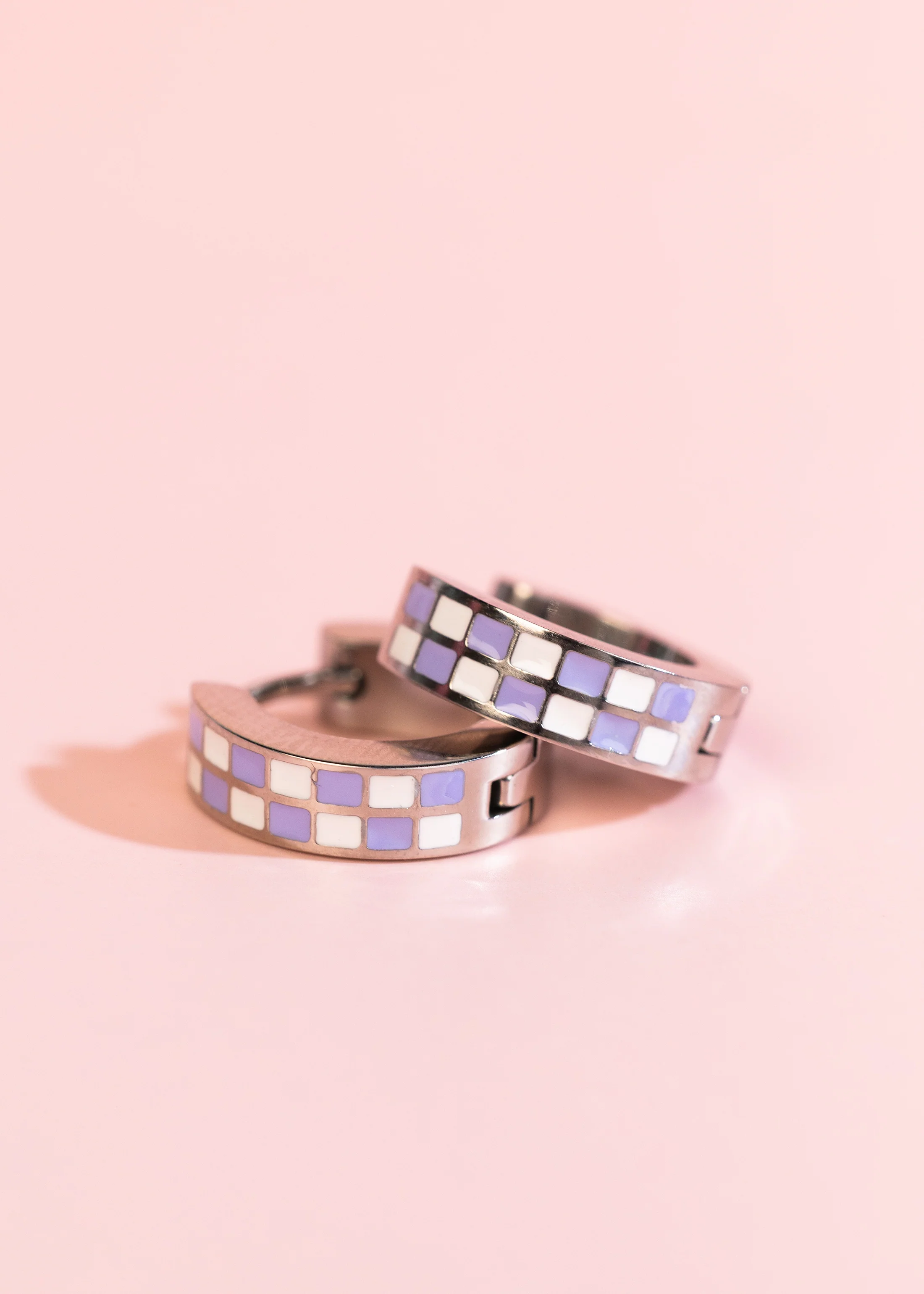 Silver Periwinkle Checkered Huggies